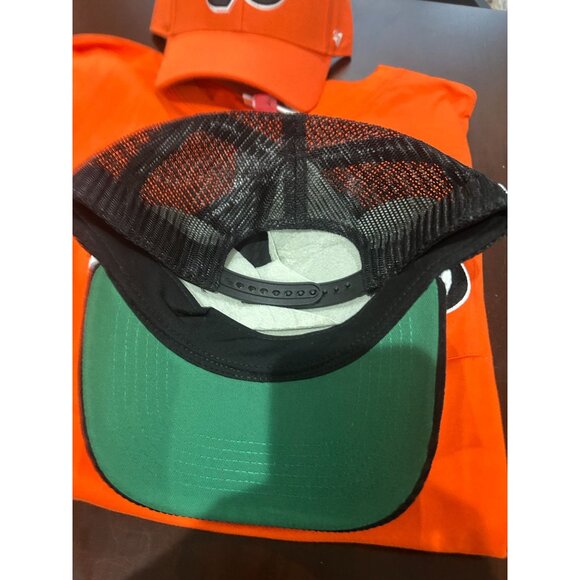 NEW WITH TAGS Philadelphia Flyers Bundle - XL shirt, 2 hats ($130 MSRP) - Picture 6 of 9
